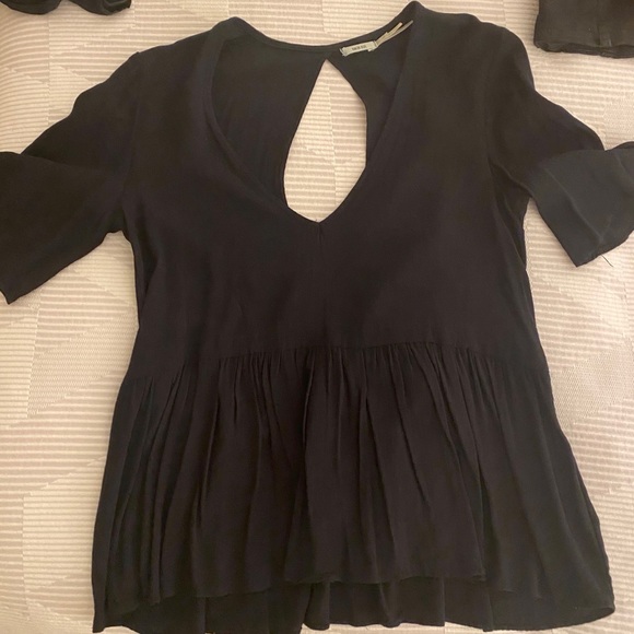 Urban Outfitters Black Flowy Top - Picture 1 of 2